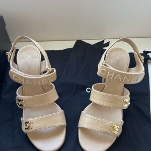 Chanel Beige heeled Sandals with CC logo details in excellent condition